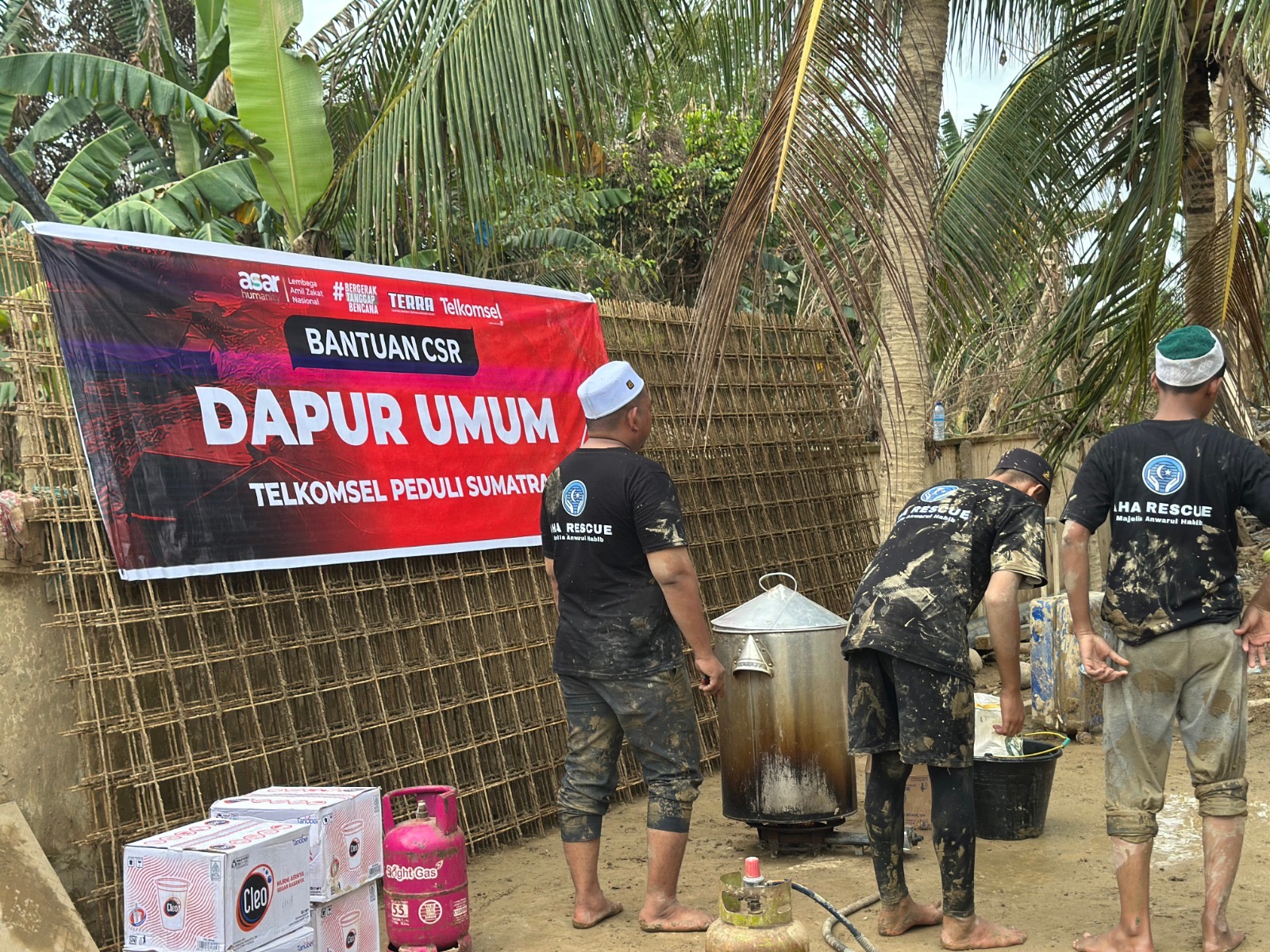 Telkomsel Hadirkan Program Air Bersih, Dapur Umum dan Aksi Gotong Royong untuk Warga Desa Menang Gini, Aceh 