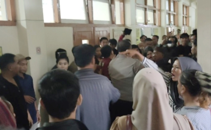 Ruang Tunggu PN Palembang Ricuh, Emak-emak Korban Kasus Pembunuhan Baku Hantam dengan Keluarga Terdakwa