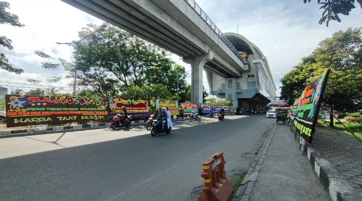 Dapat Dukungan Moril Penegakan Hukum Kasus 4 ABH, Kejari Palembang Banjir Karangan Bunga