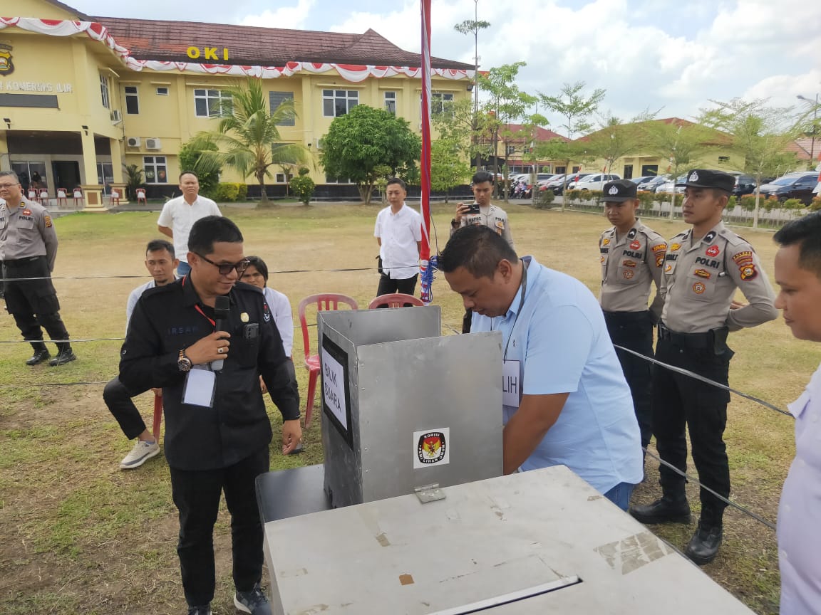 Ratusan Personel Polres OKI Latihan Pengaman TPS  Jelang Pilkada 2024