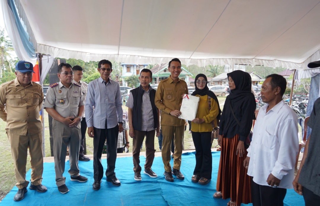 Puluhan Tahun Menunggu, Warga Terusan Sialang Akhirnya Kantongi Sertifikat Tanah