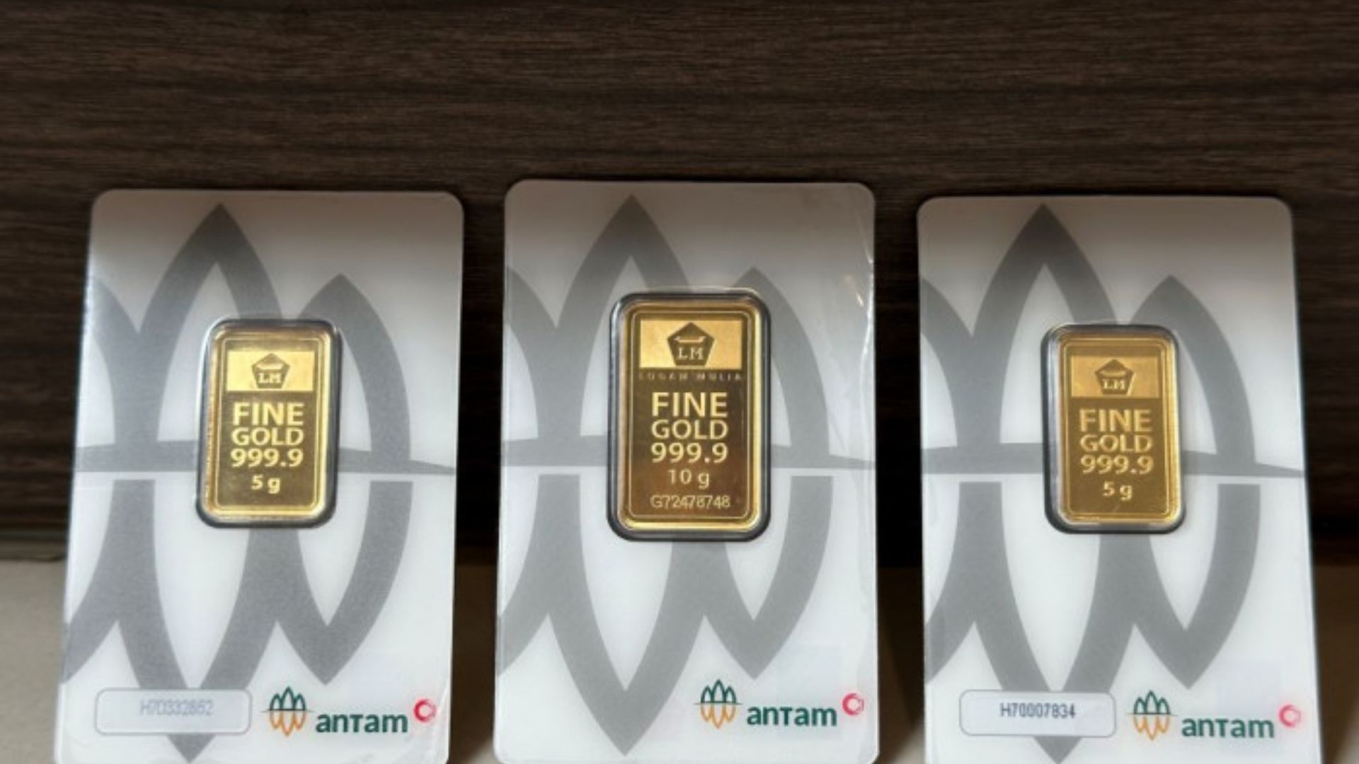 Harga Emas Antam Hari Ini: Buyback Ikut Turun Jadi Rp 2,585 Juta per Gram