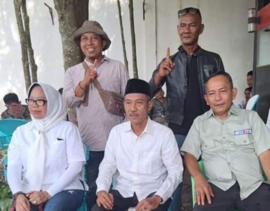 Oknum Sekretaris PPS Mataram Jaya OKI Terancam Dipecat, Diduga Tidak Netral Pose Satu Jari