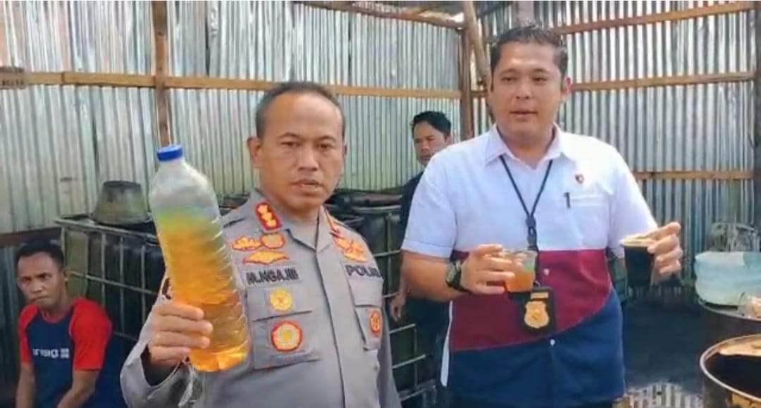 Kapolrestabes Palembang Gerebek Gudang Solar Oplosan di Keramasan Kertapati