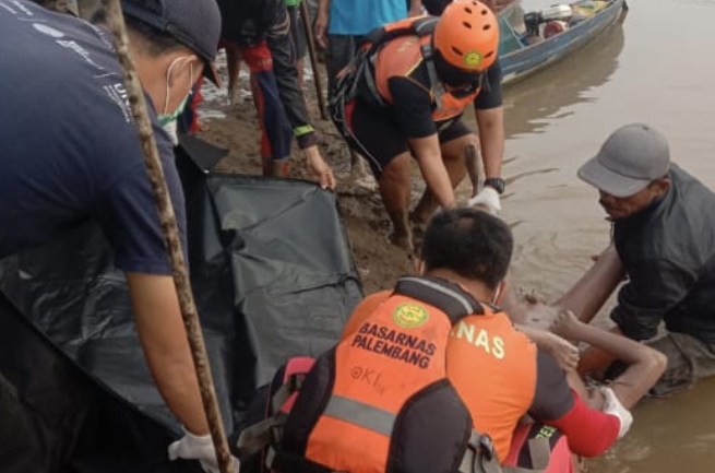 Tragis! Bocah SD Tenggelam di Sungai Lematang, Ditemukan 20 KM dari Lokasi Awal Setelah 3 Hari Pencarian