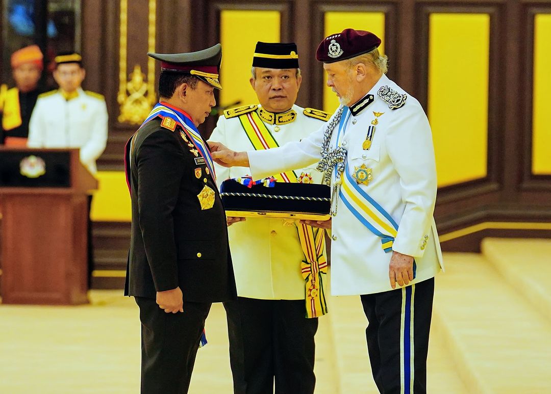 Kapolri Listyo Terima Gelar Panglima Gagah Pasukan Polis Langsung dari Raja Malaysia 