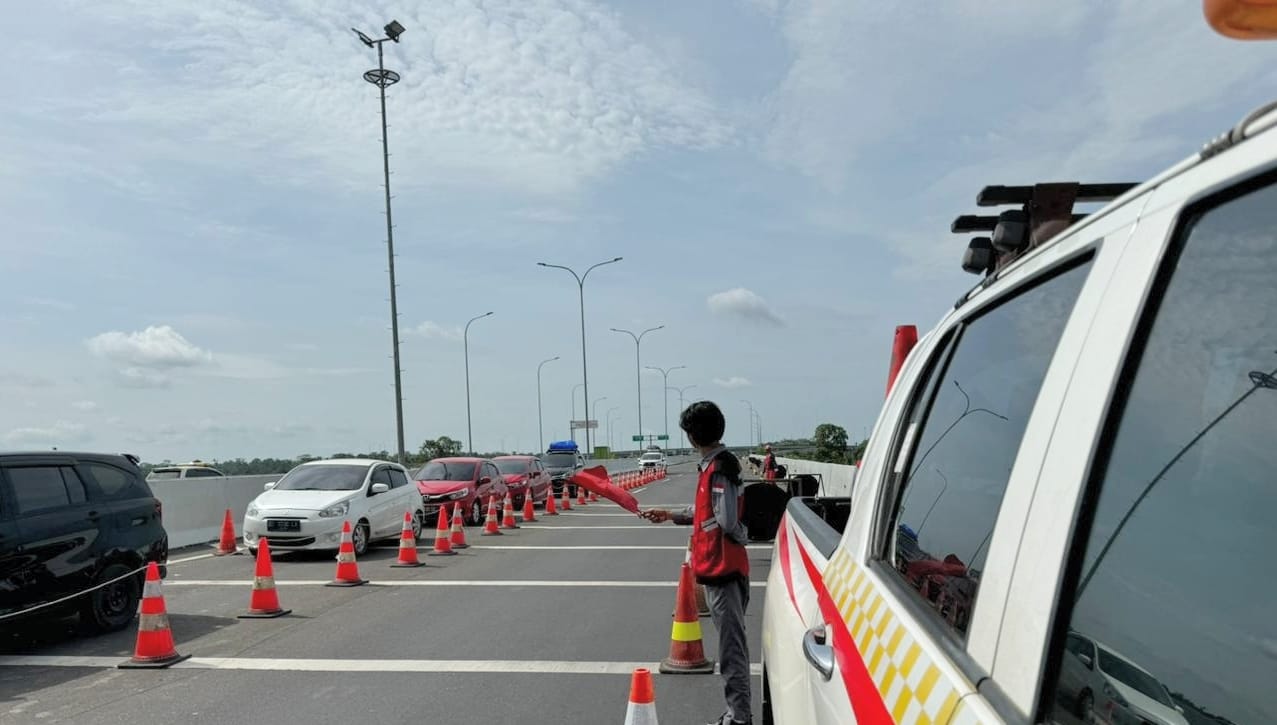 Libur Nataru 2023/2024, Mulai Terjadi Antrean Kendaraan di Gerbang Tol Kayuagung Utama