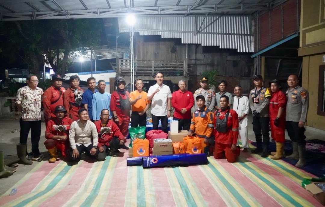 Muchendi Semangati Petugas di Garis Depan, Turun ke Lokasi Karhutla Deling