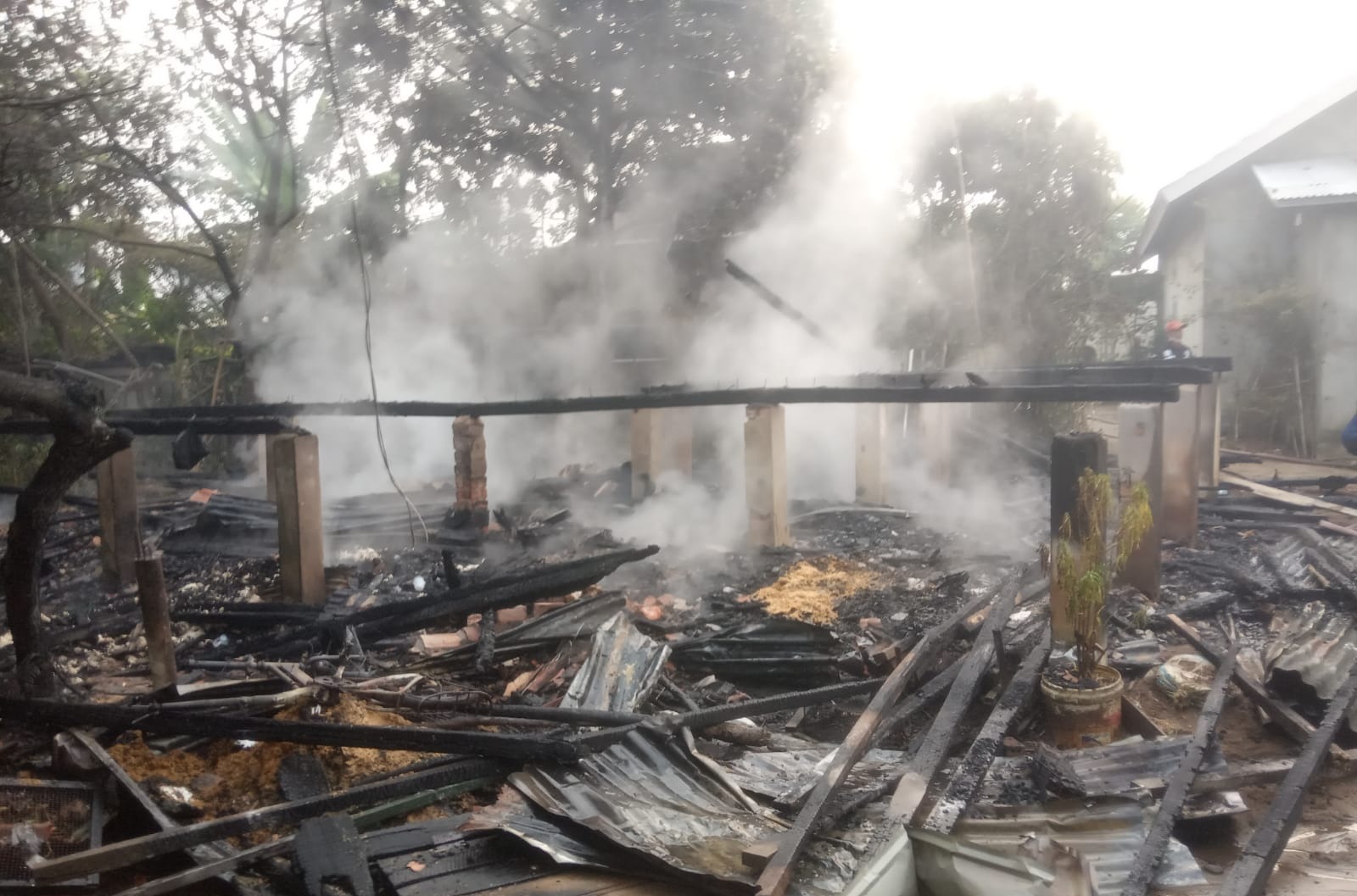 Rumah Panggung Berbahan Kayu di Gandus Palembang Hangus Dibakar Pemiliknya Sendiri