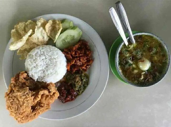 Rekomendasi Tempat Makan Siang Ramah di Kantong Anak Kost Sekitar UNSRI Bukit Besar Palembang