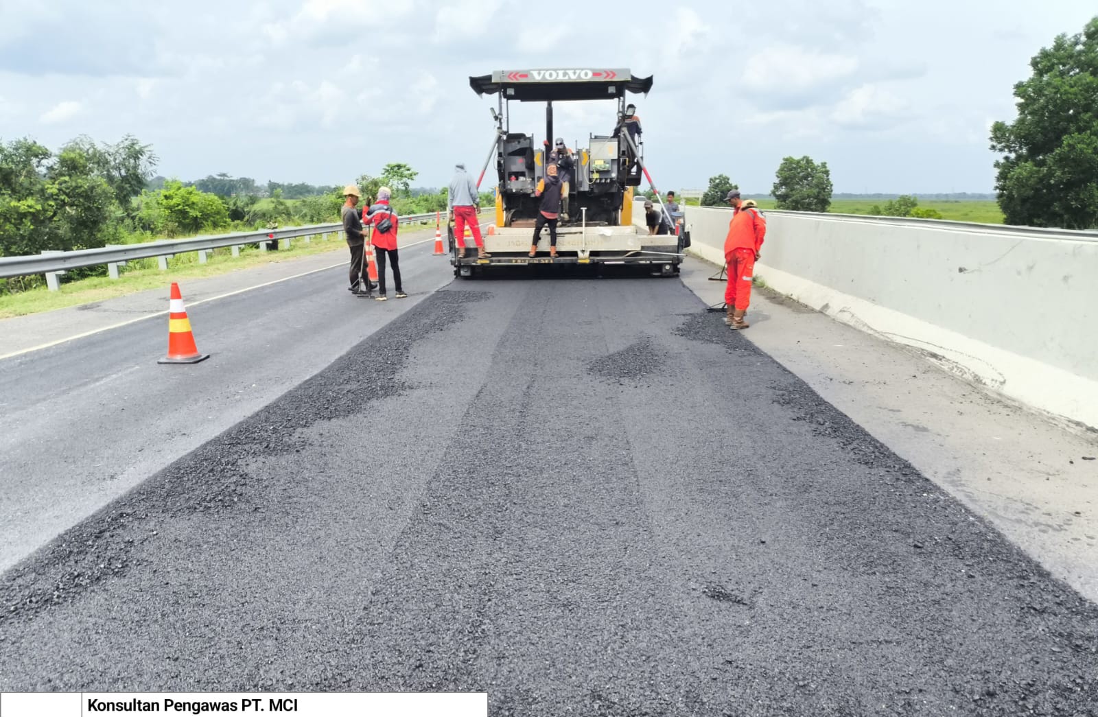 Hadapi Nataru Tol Kayuagung - Palembang Tingkatkan Kualitas Jalan Metode Patching