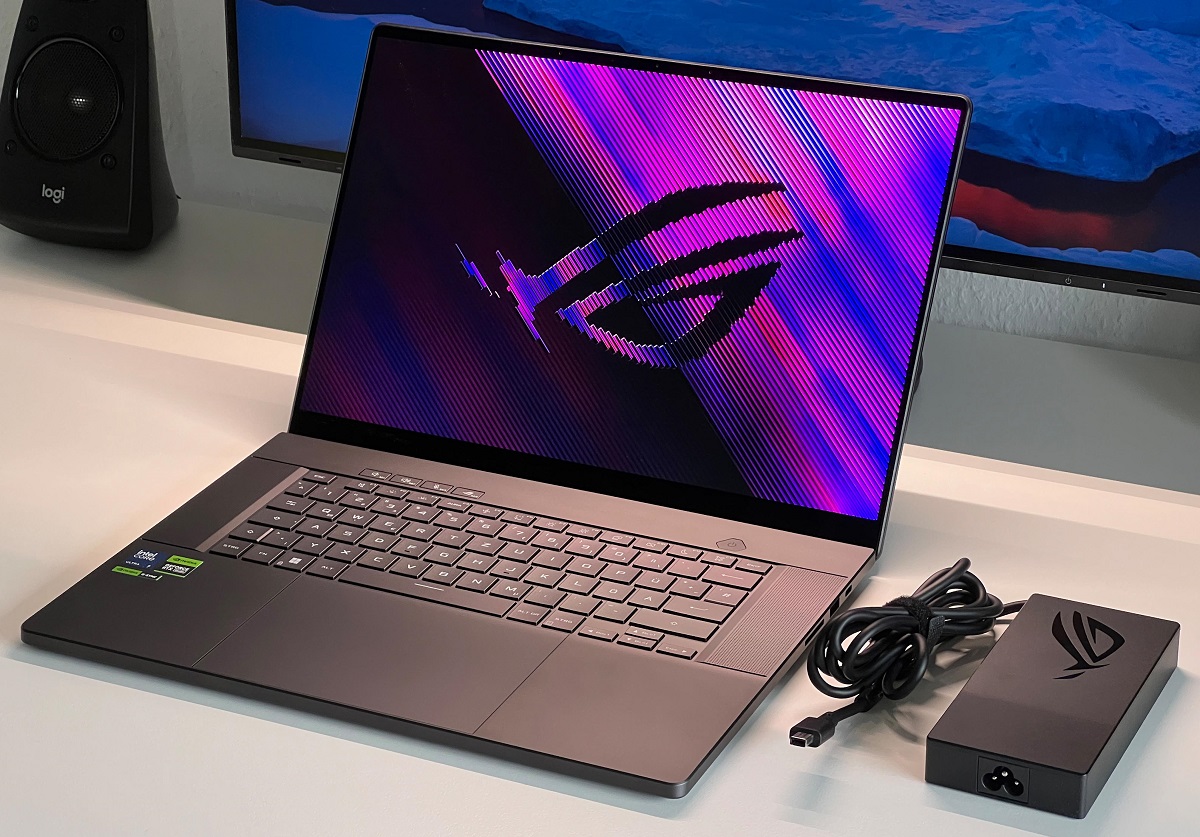 ROG Zephyrus G16 (GA605): Laptop Gaming ASUS Ditenagai AMD Ryzen AI 300