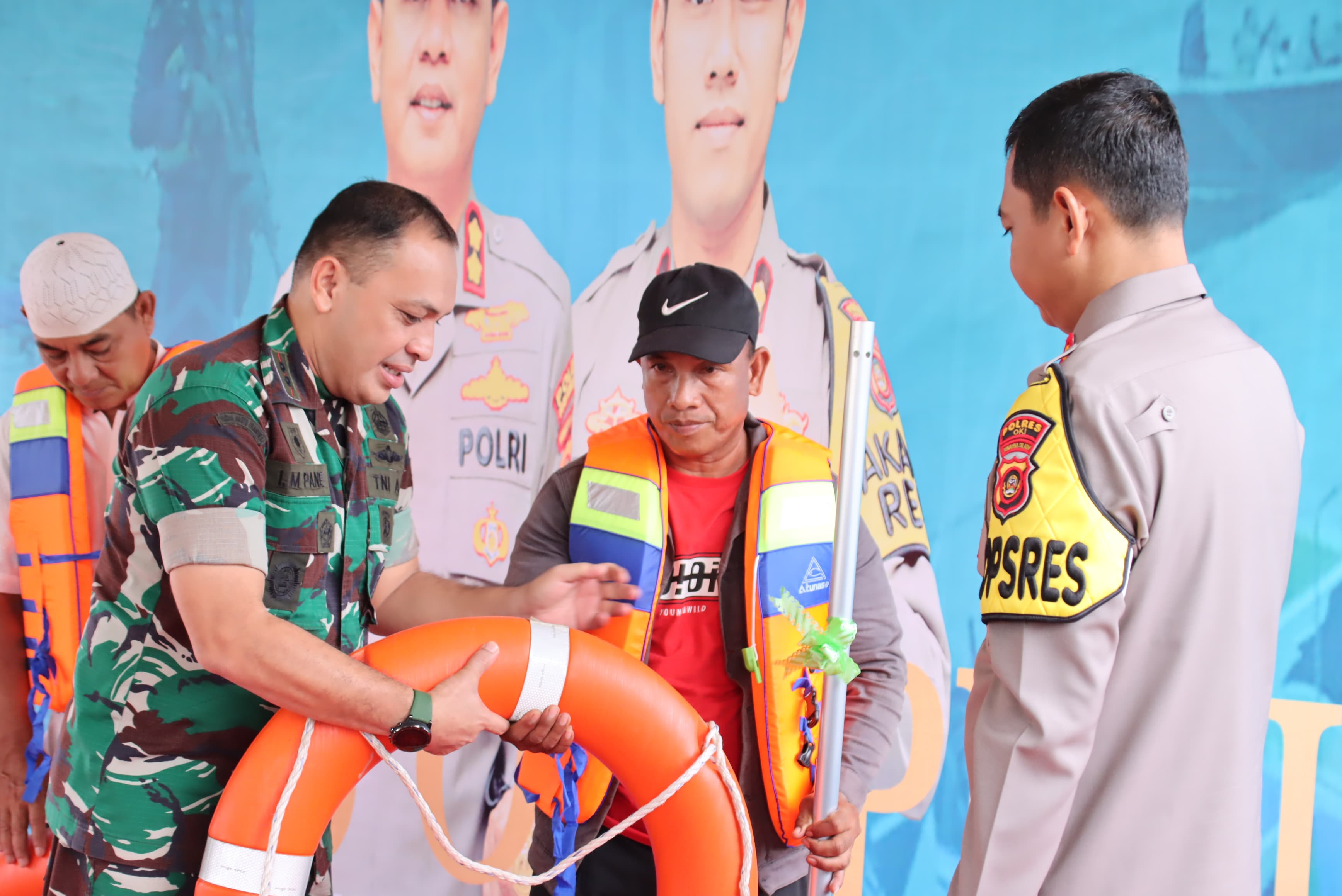 Polisi Ingatkan Penumpang Speedboat Wisata Air Cakat Stempel di OKI Gunakan Jaket Pelampung
