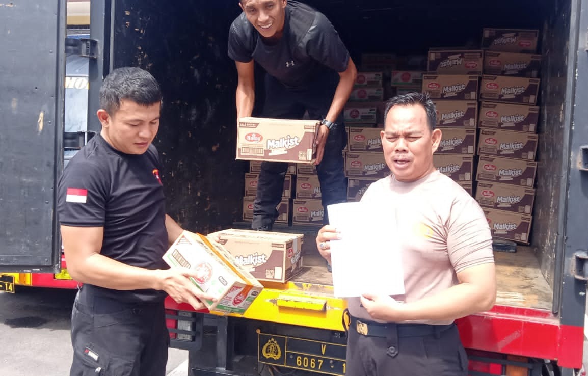 Polda Sumsel Salurkan Ratusan Paket Bantuan Pangan untuk Korban Banjir di Muratara