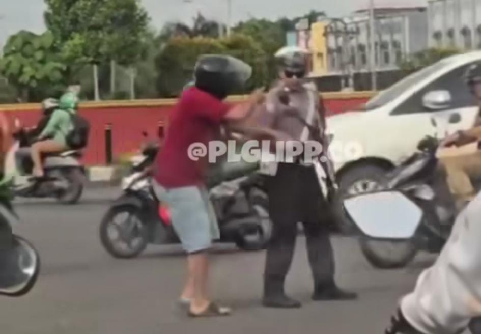 Viral Pengendara Motor di Palembang Tak Terima Ditilang Gegara Tidak Kenakan Helm, Tarik Tangan Anggota Lantas