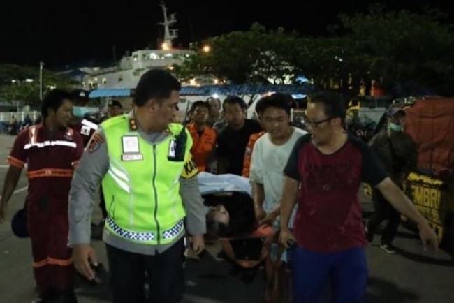 Mobil Terjun ke Laut di Pelabuhan Merak saat Hendak Naik ke Kapal Ferry Shalem di Pelabuhan Merak Banten 