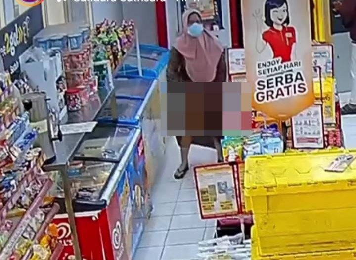 Momen Emak-emak Mencuri di Minimarket, 2 Kotak Susu Hilang Sekejap di Selangkangan, 'Jepitannya Kuat Banget'