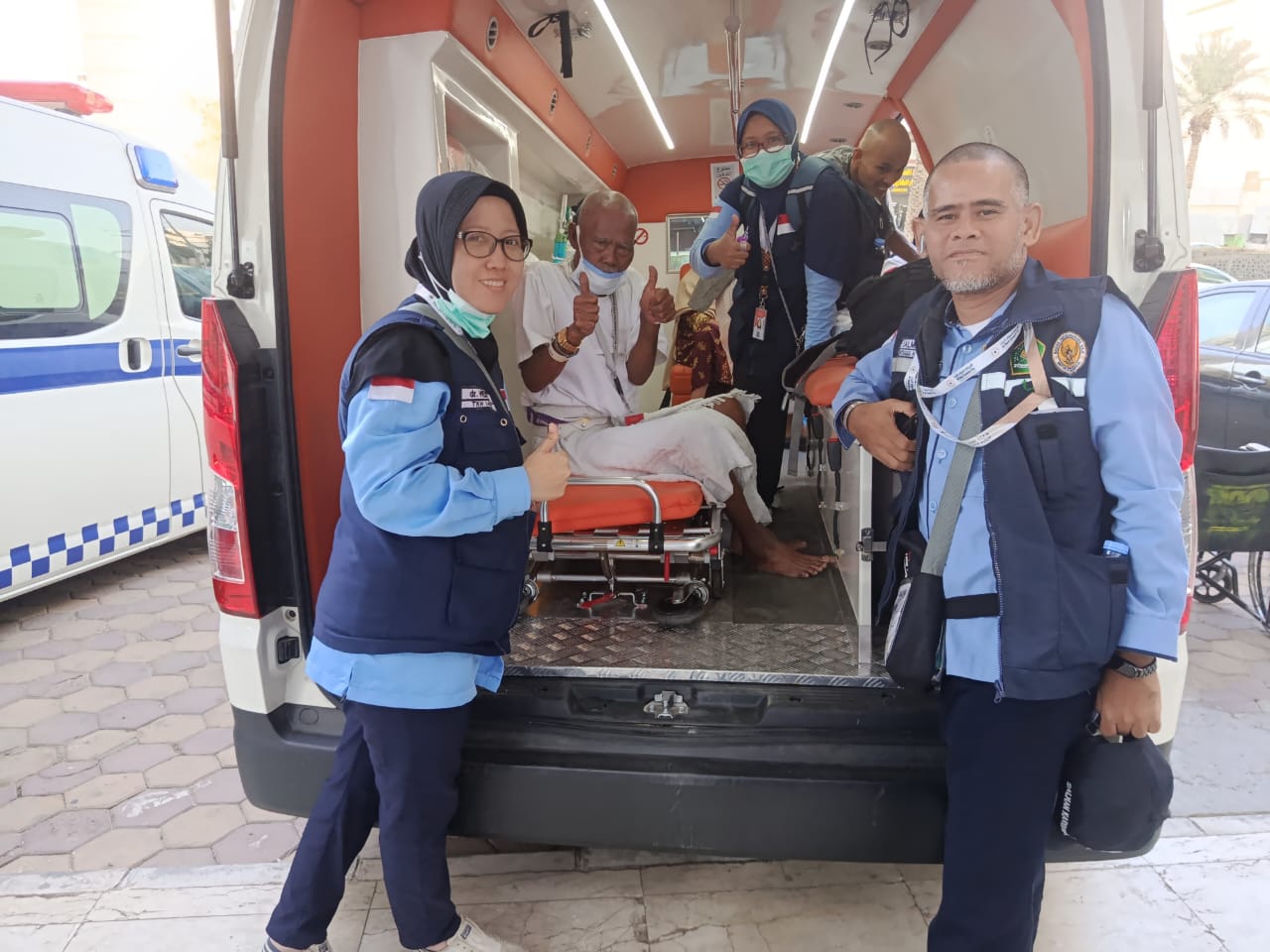 Aksi Heroik Petugas Haji Kloter 14 Embarkasi Palembang, Bantu Jemaah Sesak Nafas Hingga Berhasil Diselamatkan
