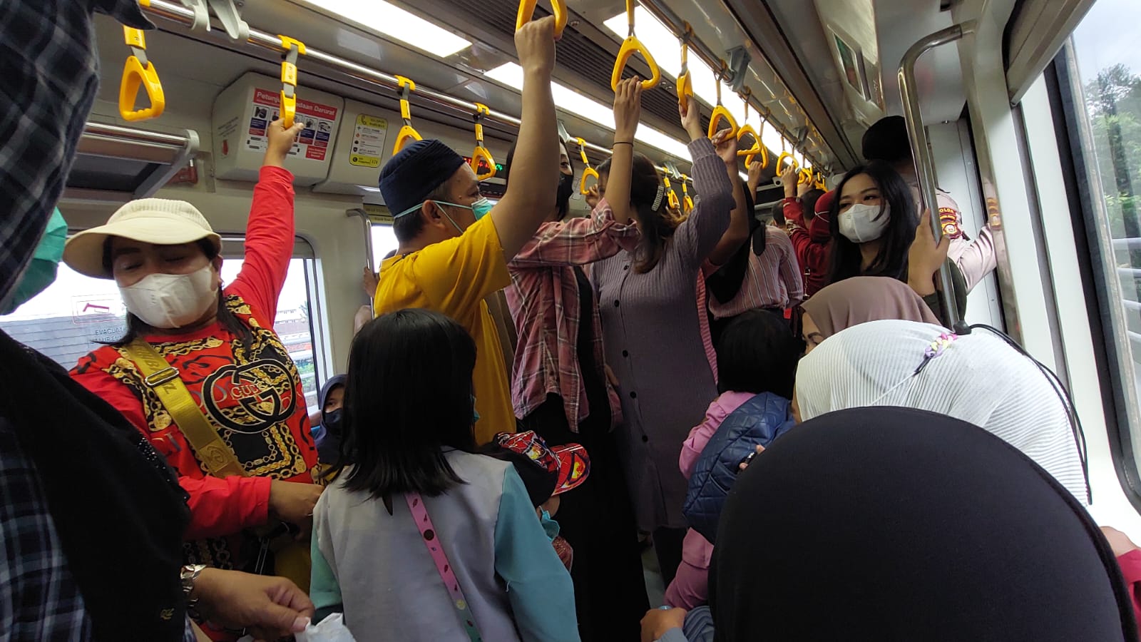 Libur Tahun Baru, Penumpang LRT Palembang Membludak