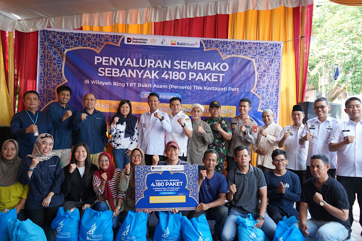 Peringati HUT ke-45 dan Ramadan, PTBA Kertapati Port Bagikan 4.180 Paket Sembako bagi Masyarakat Ring 1