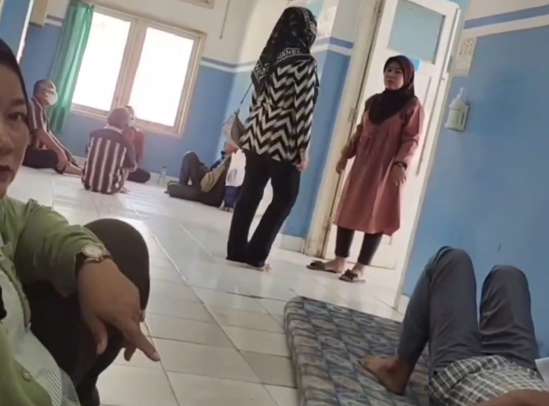 Viral di Medsos! Puluhan Pasien Mata Ditelantarkan, Keluarga Pasien Mengamuk