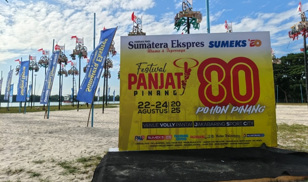 Semarak HUT RI ke-80, Sumatera Ekspres Group Gelar Aneka Lomba dan Festival Panjat Pinang