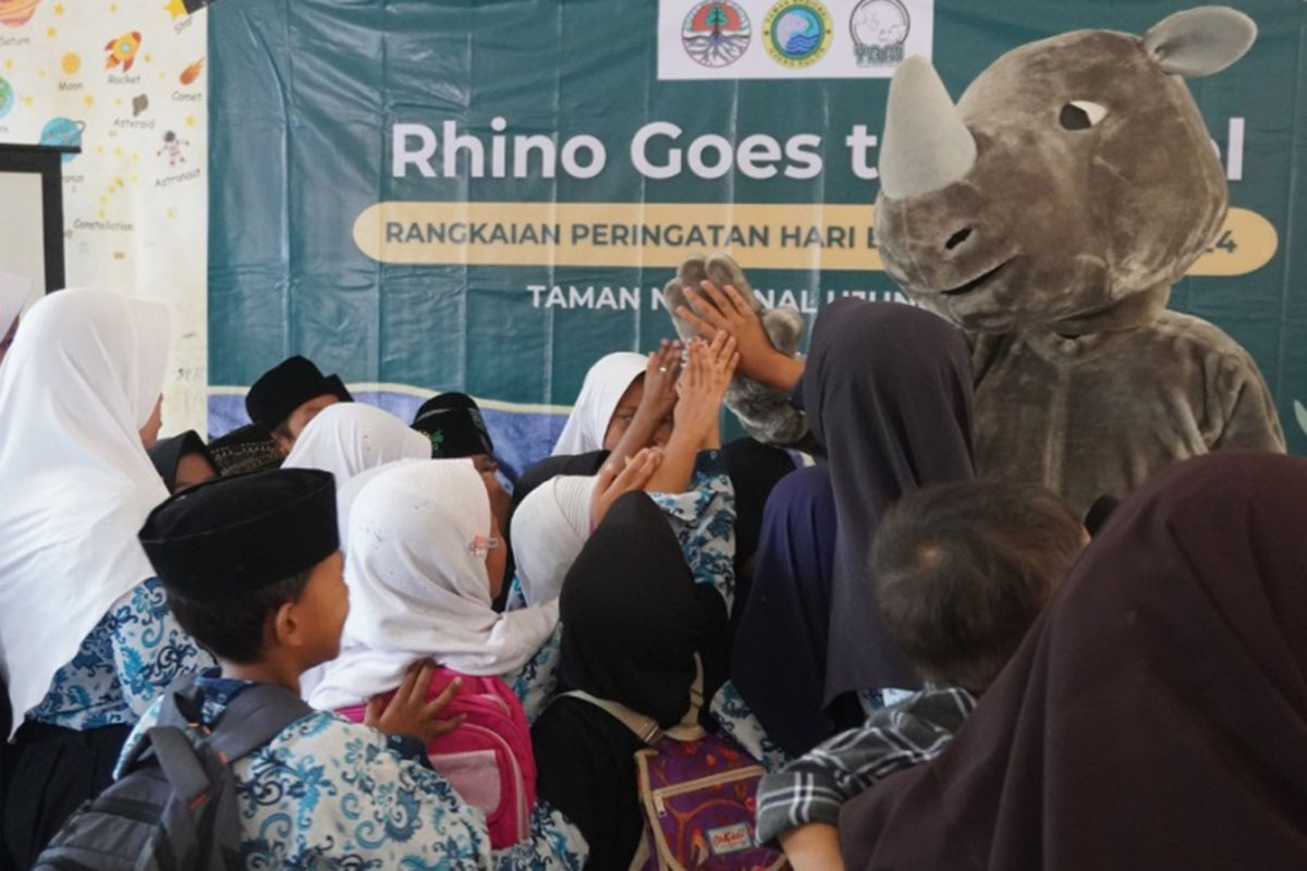 Yayasan Badak Indonesia dan TNUK Gelar Rhino Goes to School di Desa Ciakar dan Desa Cibadak