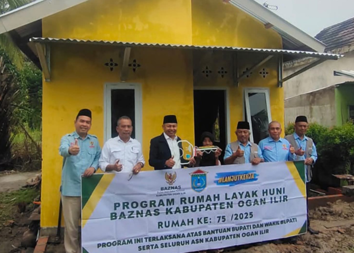 Wakil Ketua 1 DPRD Ogan Ilir Serahkan Rumah Milik Warga Desa Sukaraja Baru Usai Dibedah oleh Baznas