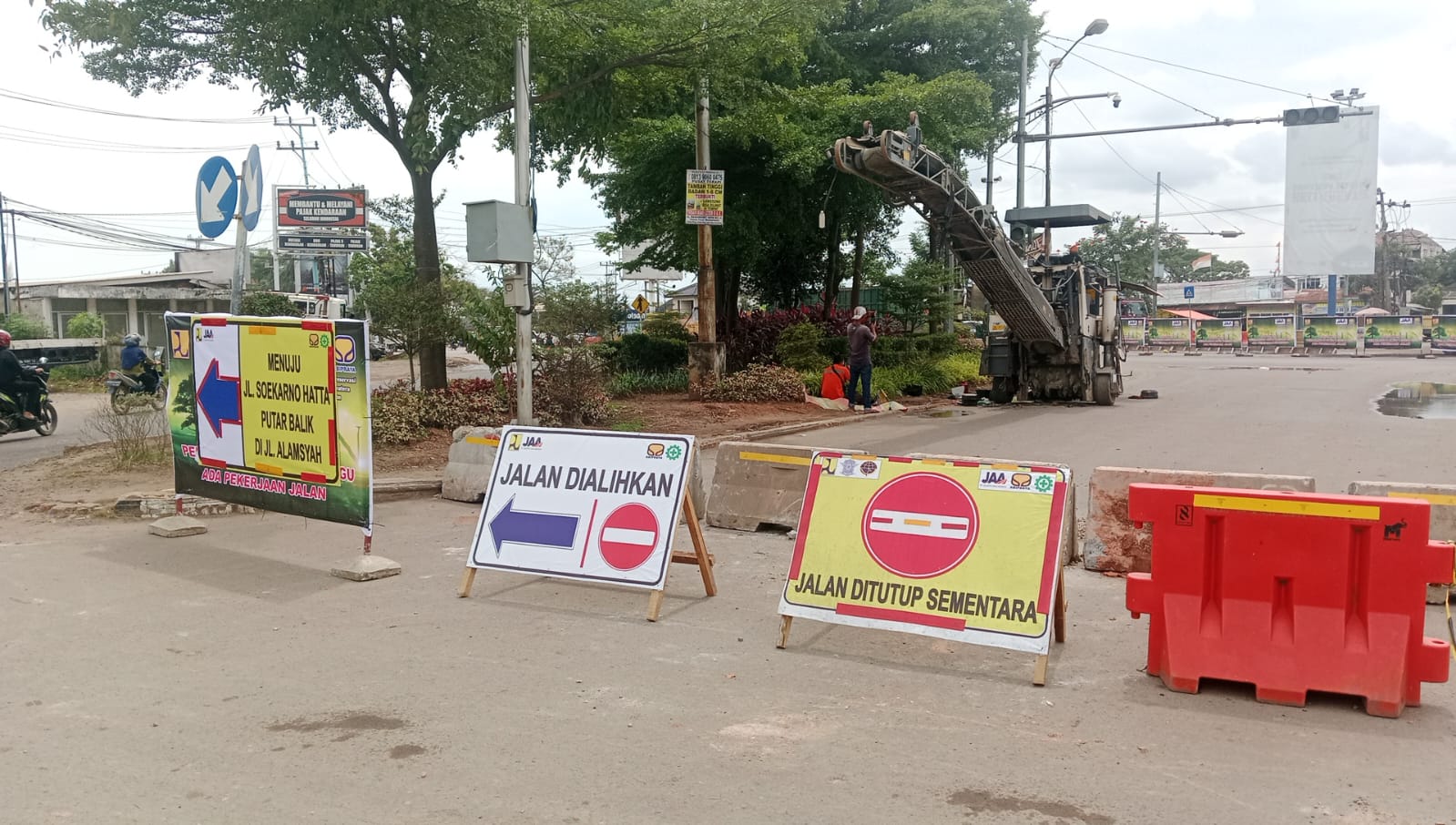 Jalan Dikeraskan, Jl Parameswara Ditutup