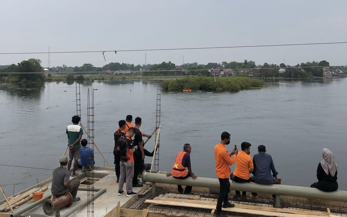 Wak Nen Penyelam Tradisional Temukan Pekerja yang Hilang Tenggelam di Sungai Kelekar Ogan Ilir