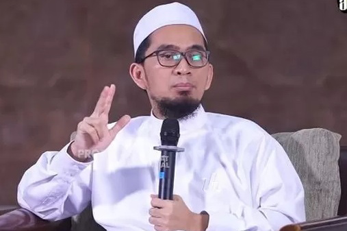 Azan 2 Kali Salat Jumat Disebut Bid'ah, Ustad Adi Hidayat Beri Jawaban Menohok: Antum Siapa, Sahabat Nabi?