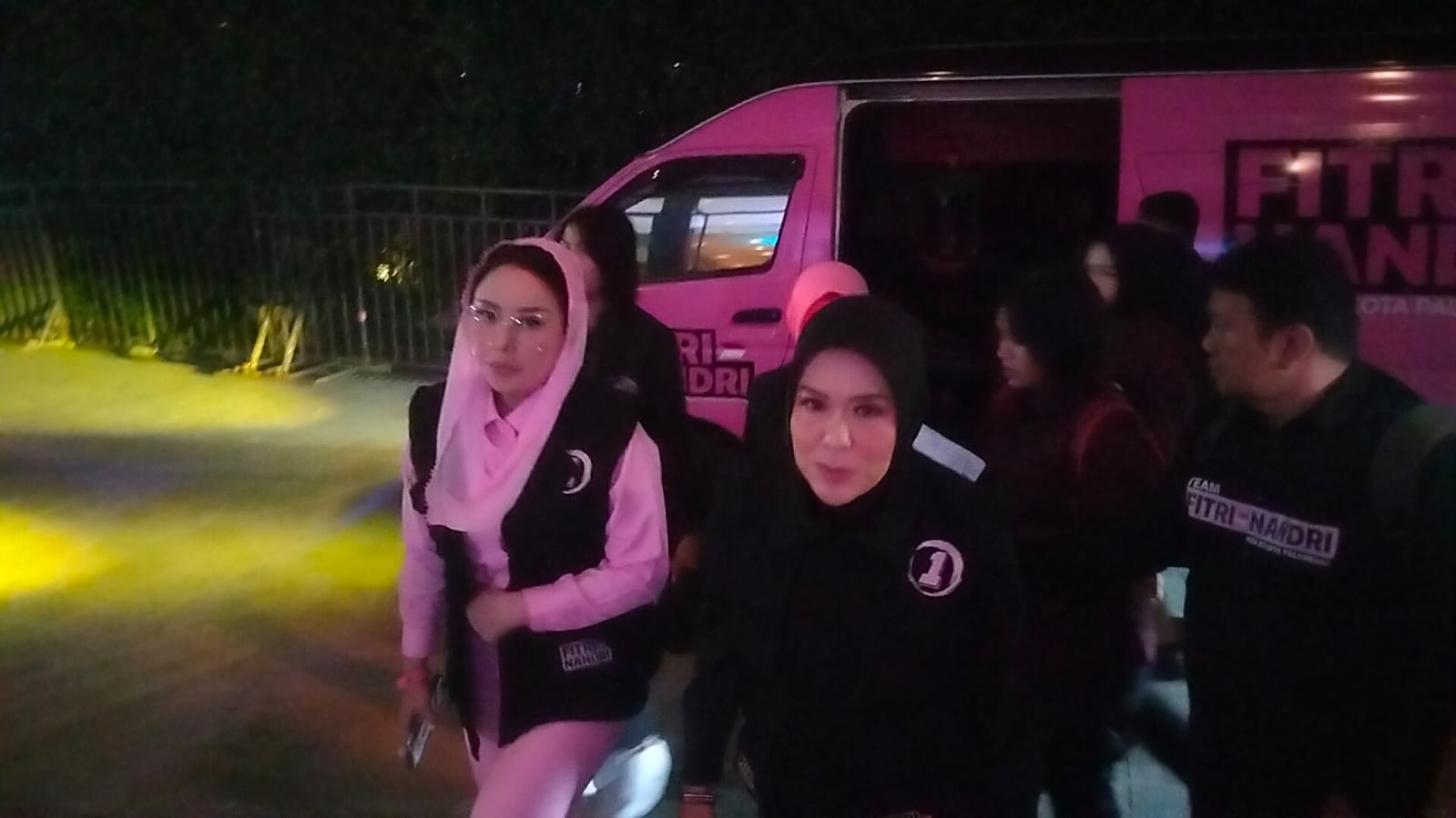 Debat Publik Pertama, Paslon Pilkada Palembang Datang Sesuai Nomor Urut, Black Datang Pink Duluan 