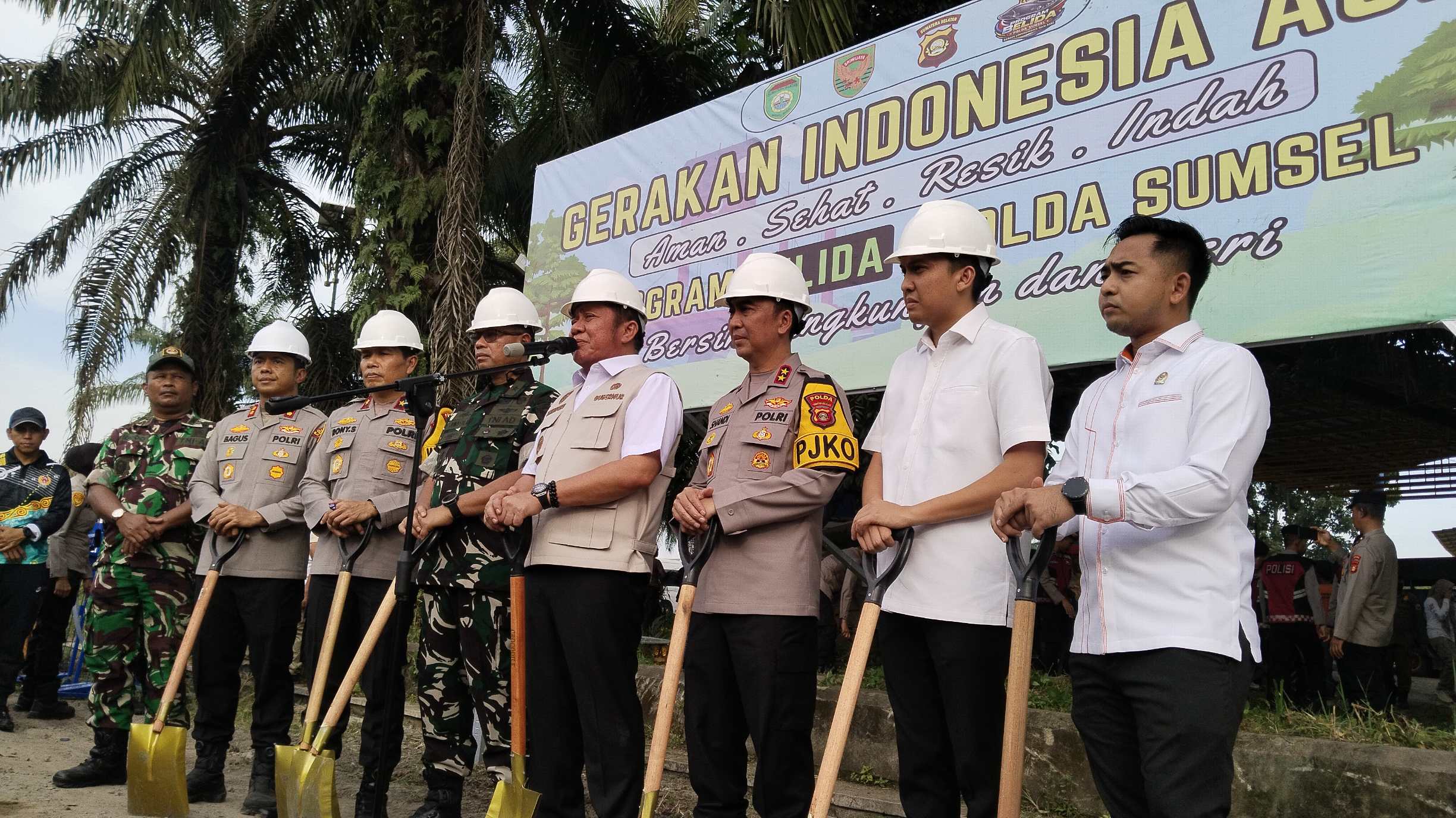 Kapolda dan Gubernur Sumsel Launching Program Belida di Ogan Ilir, Dukung Gerakan Indonesia Asri Presiden