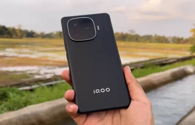 Vivo iQOO Z9s Pro Mengusung Tampilan Layar Berteknologi AMOLED serta Punya Perlindungan Schott Xensation