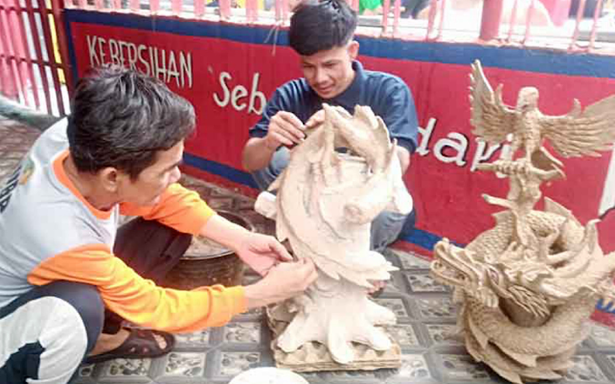Narapidana Lapas Martapura Bikin Kerajinan Patung Naga Pakai Bahan Limbah, Dipesan hingga Jakarta dan Bali