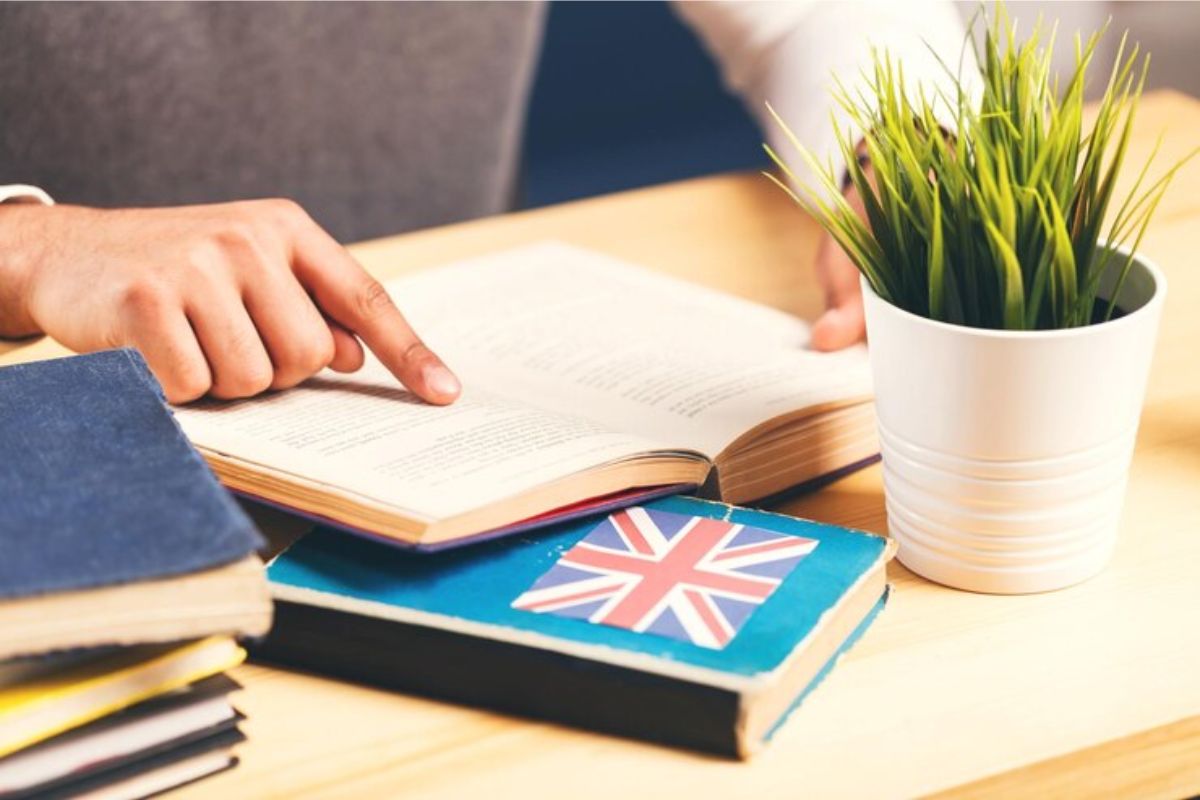 Tertarik Masuk Jurusan Sastra Inggris? Ini Hal-hal yang Dipelajari yang Calon Mahasiswa Wajib Tahu 