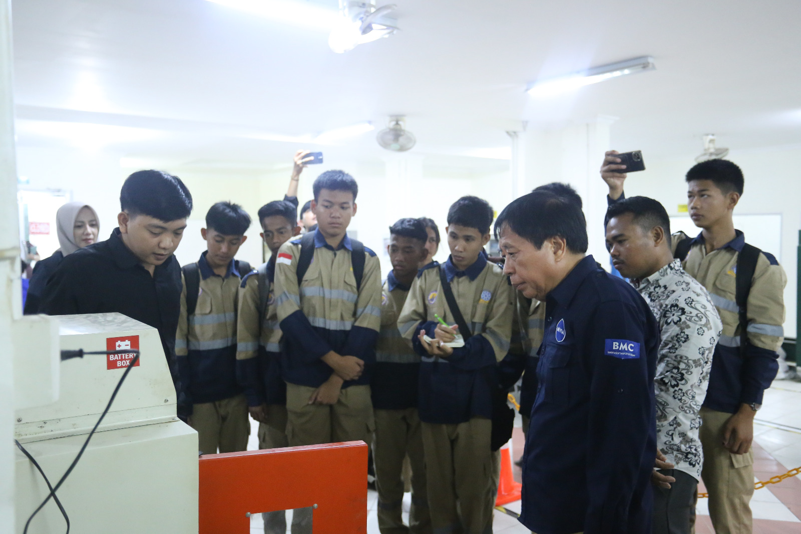 SMK Manggala Palembang Kunjungan ke Laboratorium Universitas Bina Darma
