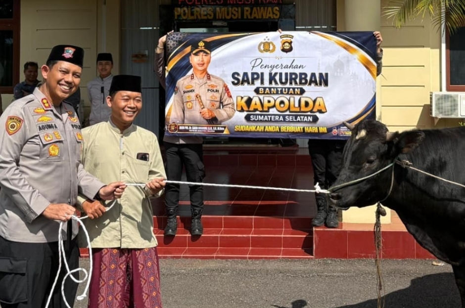 Bagikan Sapi Kurban ke Pesantren di Musi Rawas