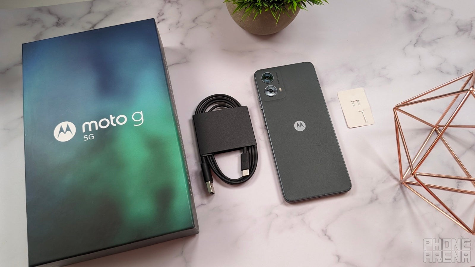 Moto G 5G Ponsel Entry Level yang Tidak Mencolok tetapi Menawarkan Estetika yang Lebih Bersahaja