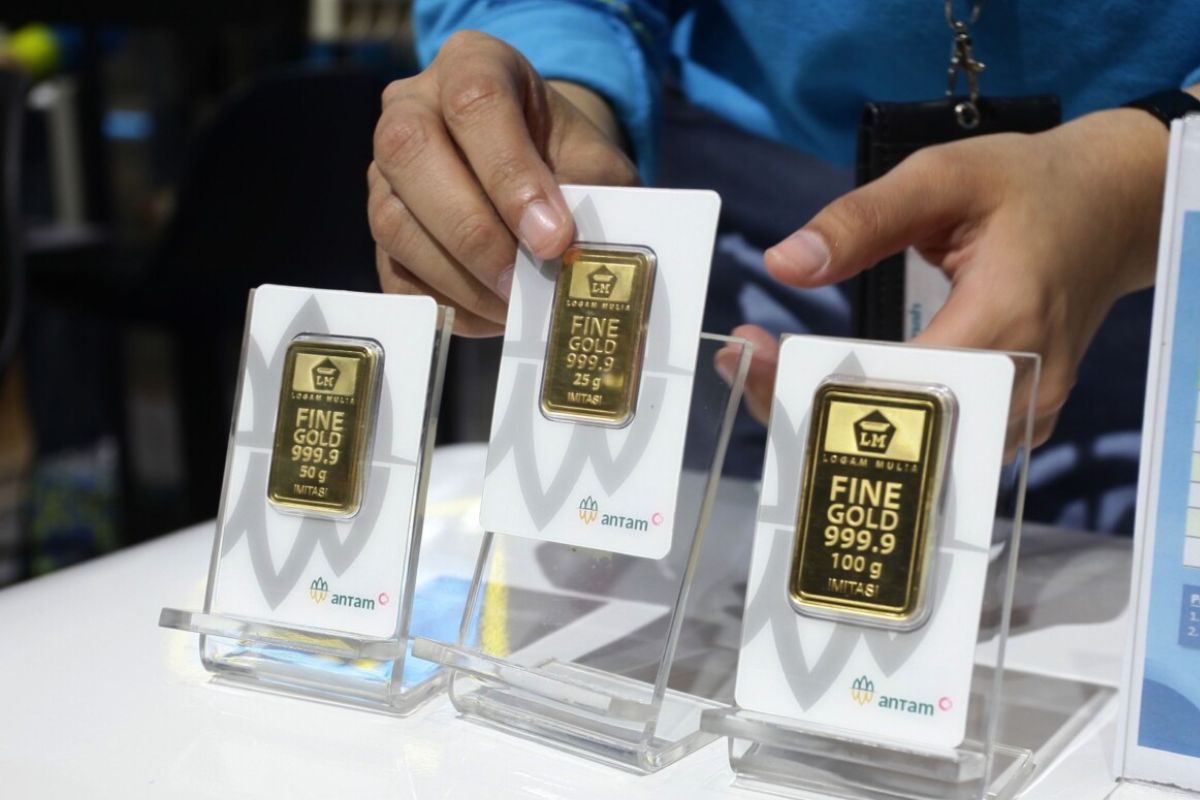 Harga Emas Antam Hari Ini Turun Rp4.000 per Gram, Buyback Ikut Merosot
