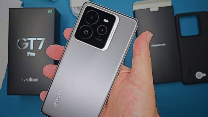 Realme GT7 Pro: HP Flagship Menawarkan Konektivitas Unggul dan Layar LTPO AMOLED 