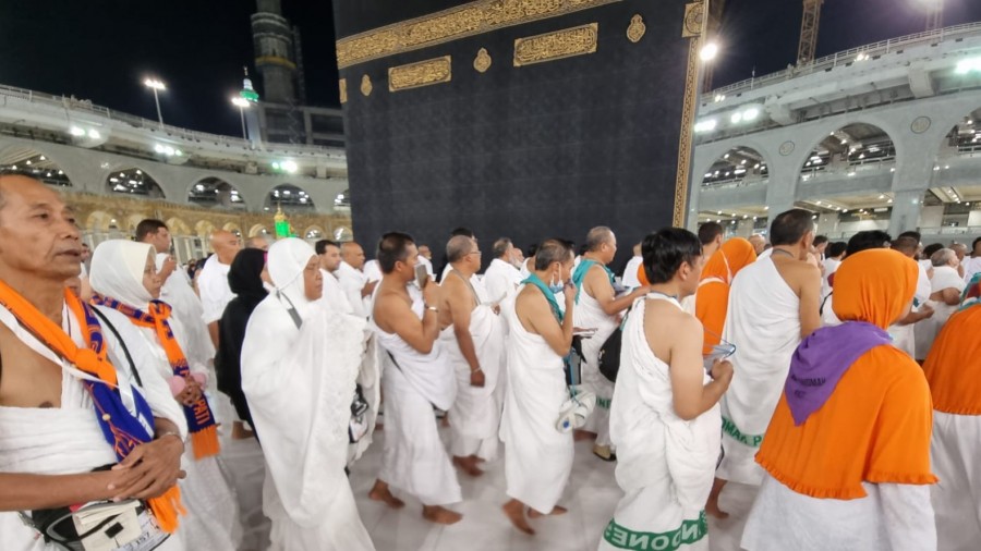 Jemaah Calon Haji Indonesia Mulai Tunaikan Umrah Wajib