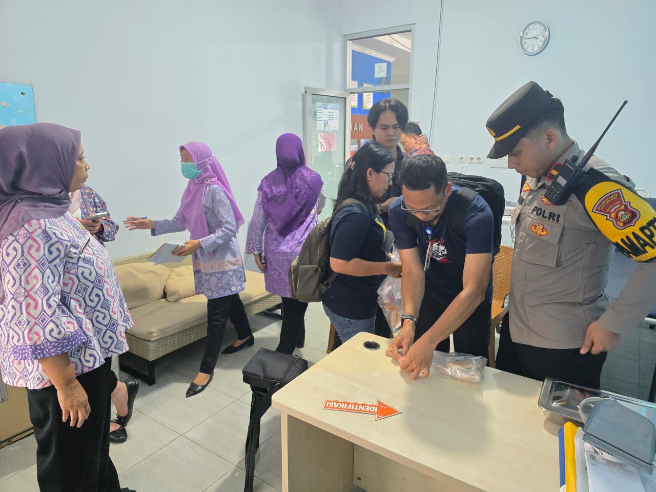 Sejumlah Siswa SMPN 31 Palembang Keluhkan Mual, Pusing, Sakit Perut Diduga Konsumsi Roti dan Susu MBG