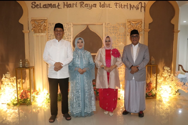 Bupati dan Wakil Bupati Muara Enim Gelar Open House Penuh Kehangatan Seusai Salat Idulfitri