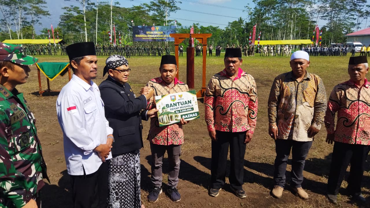 Program TMMD di Desa Cukil Warnai Pembukaan Dengan Penyerahan Bantuan Lintas Sektor