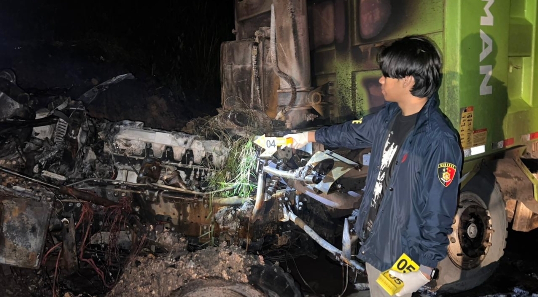 Tabrakan Dua Truk Batu Bara di Muratara, Satu Sopir Tewas Terbakar, Lainya Luka-luka