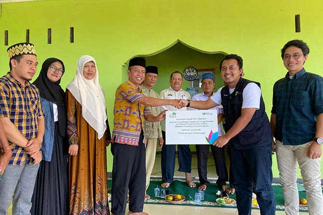 PLN Salurkan Bantuan Kepada Pondok Pesantren Albina Pesawaran Lampung