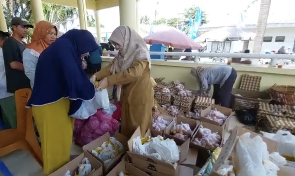 Pemkab Ogan Ilir Gelar Pasar Murah, 8 Ton Beras dan Minyak Goreng Ludes Diserbu Warga