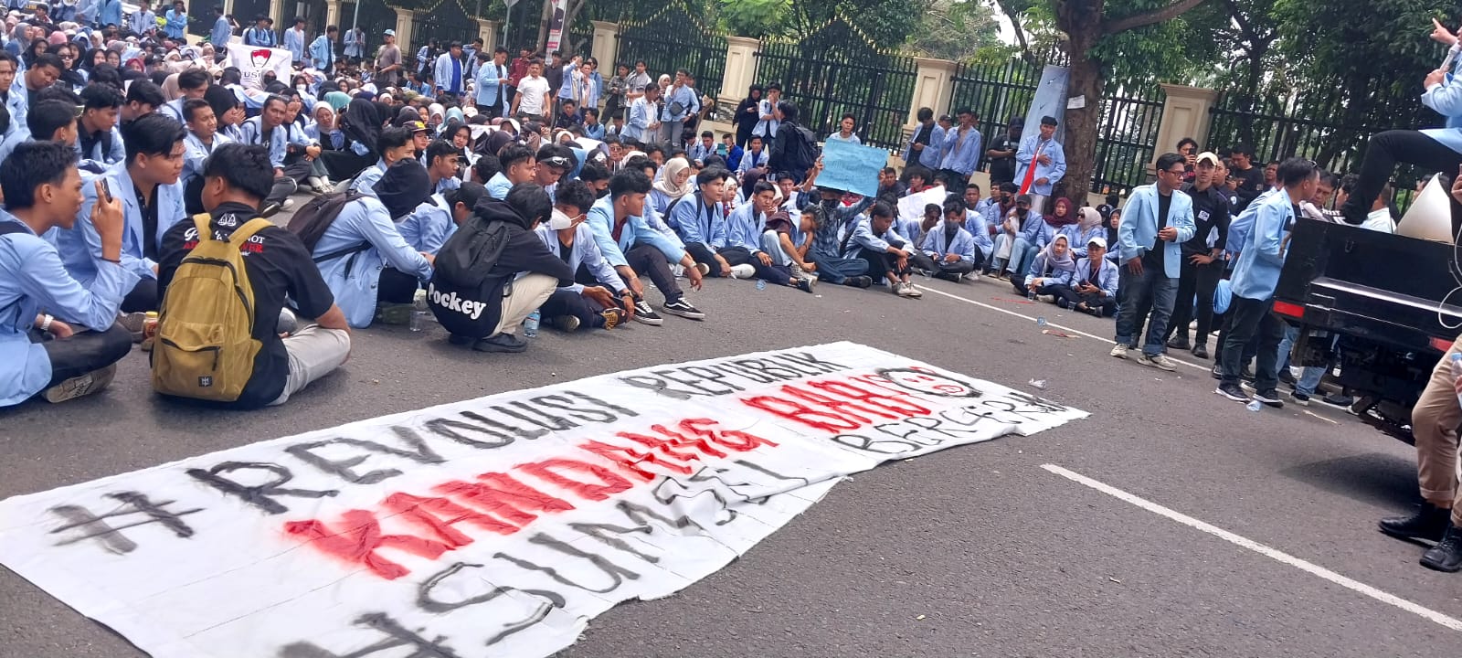 Aksi Unjuk Rasa Mahasiswa di Palembang, Sebar Ratusan Personel Seragam Lengkap, Pakaian Preman dan Negosiator 