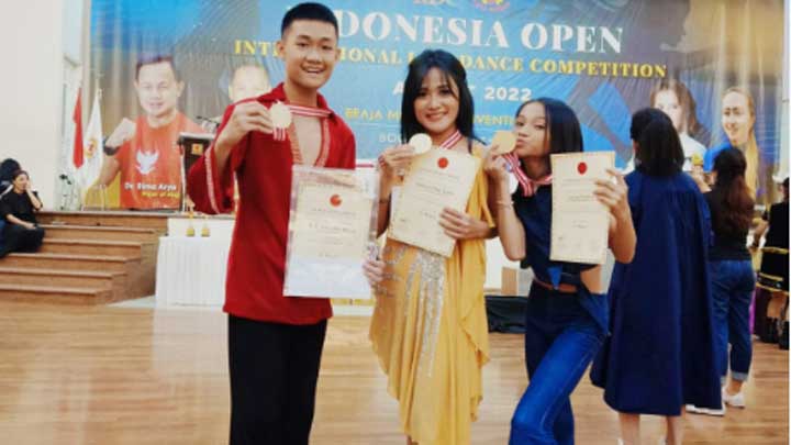 3 Line Dancer Sumsel Jawara Internasional